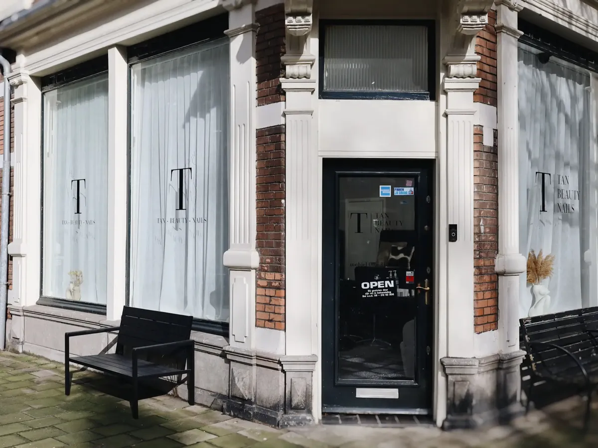 Het hoekpand van T-Tans aan de Bosboom Toussaintstraat